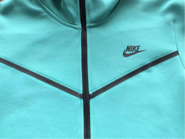TECH FLEECE