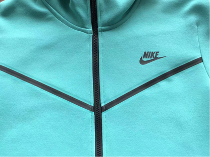TECH FLEECE