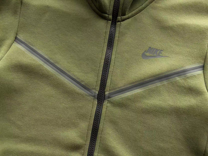TECH FLEECE